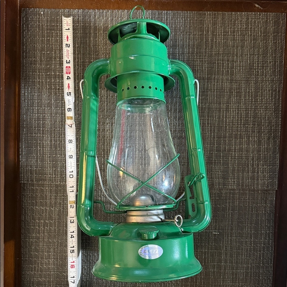 Rare 16” vintage Dietz green kerosene lantern. Excellent condition!